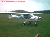 Ein UL-Flieger wartet auf Gste.  Gre: 50,5 kB
