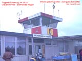 Tower Lneburg vom Flugfeld aus gesehen. Gre: 64,6 kB